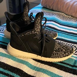 Adidas Tubular: SZ 8.5